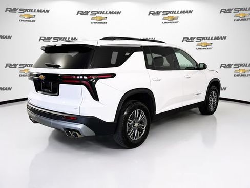 Used 2024 Chevrolet Traverse LT FWD image 7