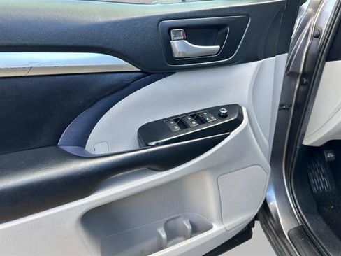 Used 2019 Toyota Highlander XLE image 20
