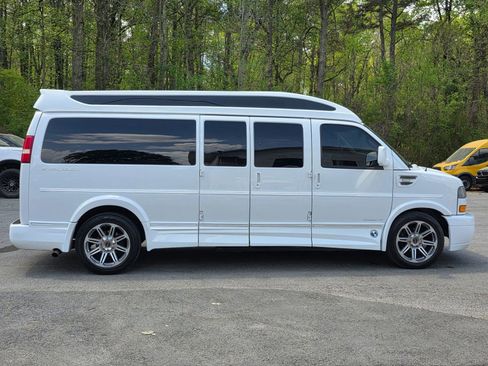 Used 2018 GMC Savana 2500 Extended w/ Enhanced Convenience Package image 8