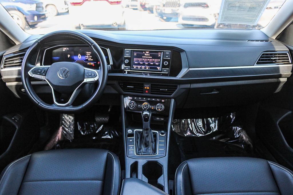 Used 2023 Volkswagen Jetta SE FWD image 13