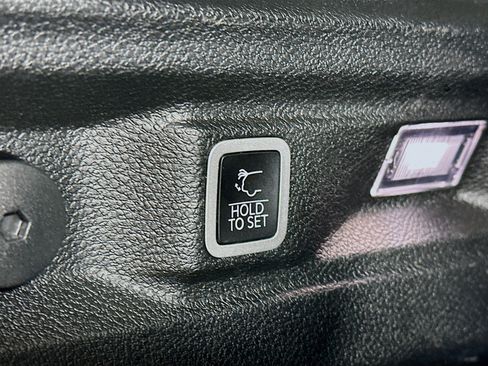 Used 2022 Jeep Grand Cherokee L Limited w/ Luxury Tech Group II image 30