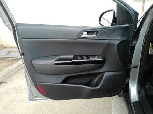 Used 2020 Kia Sportage EX image 11