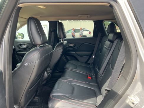 Used 2014 Jeep Cherokee Trailhawk w/ Comfort/Convenience Group AWD/4WD image 2