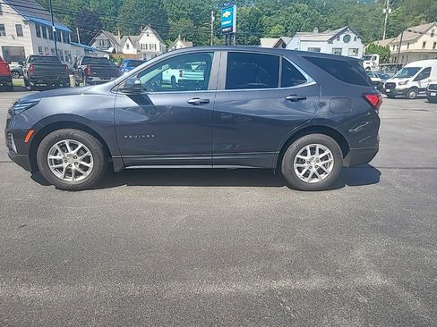Used 2022 Chevrolet Equinox LT image 2