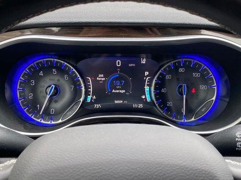 Used 2022 Chrysler Pacifica Limited FWD image 10