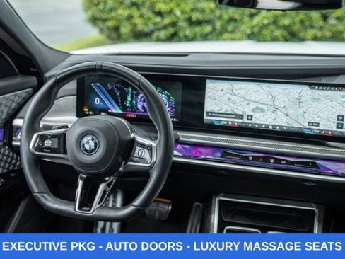 Used 2023 BMW i7 xDrive60 w/ Executive Package 2 AWD/4WD image 25