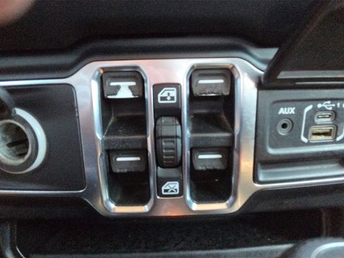 Used 2020 Jeep Gladiator Sport image 30