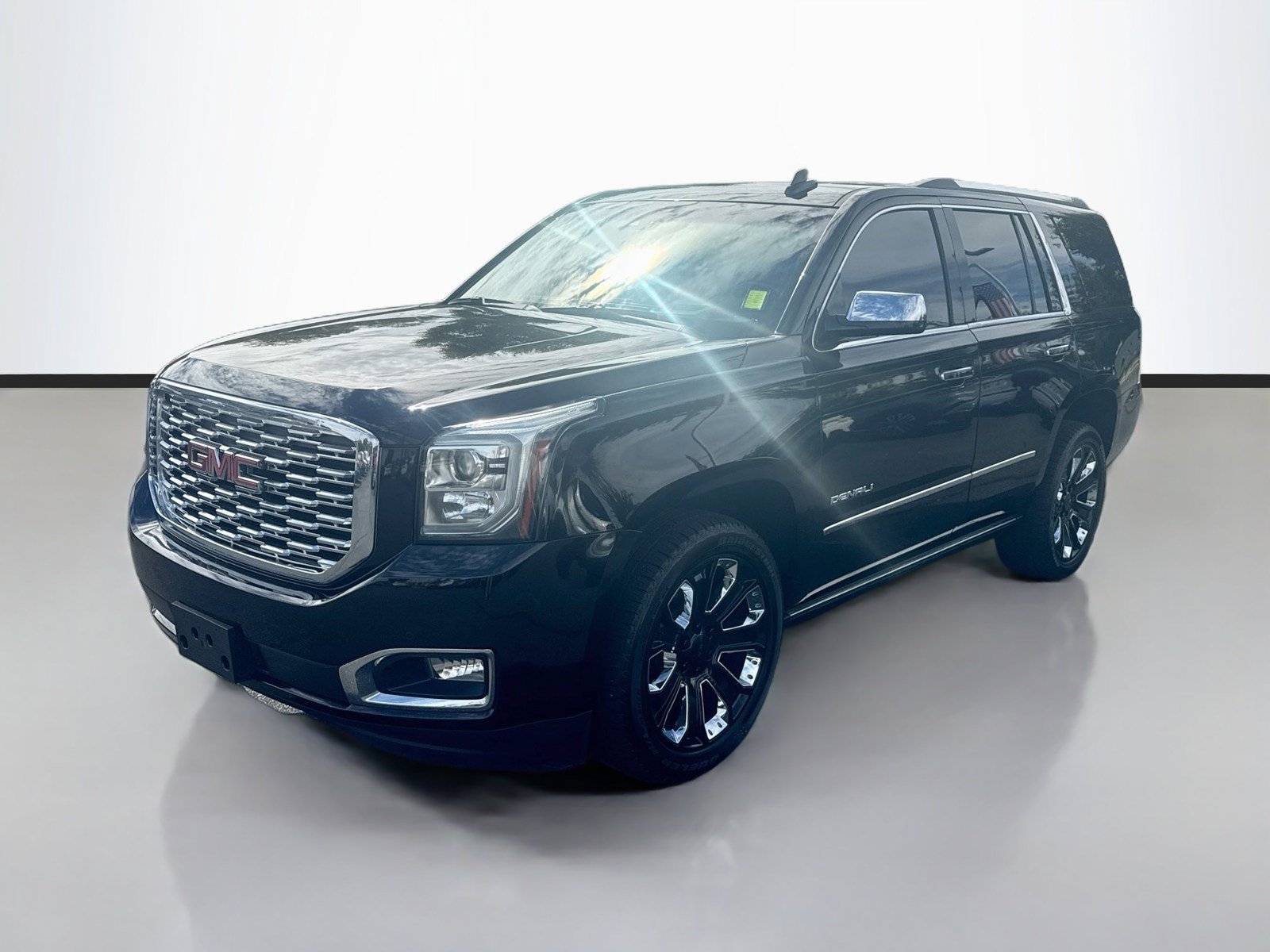 Used 2019 GMC Yukon Denali w/ Denali Ultimate Package AWD/4WD image 3