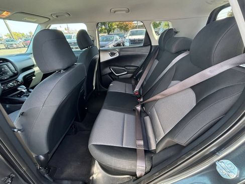 Used 2025 Kia Soul LX w/ LX Technology Package FWD image 22