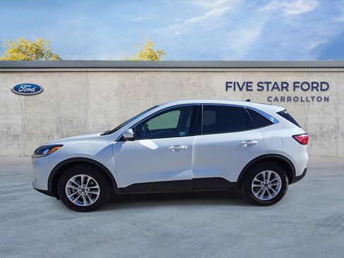 Used 2020 Ford Escape SE image 6