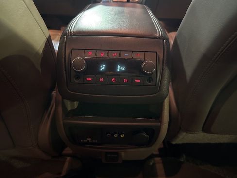 Used 2015 GMC Acadia Denali image 23