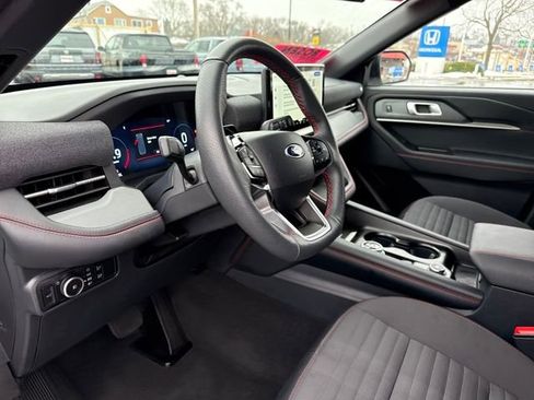 Used 2025 Ford Explorer ST-Line w/ ST-Line Street Pack image 14