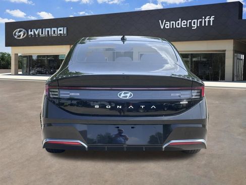Used 2025 Hyundai Sonata Limited FWD image 9