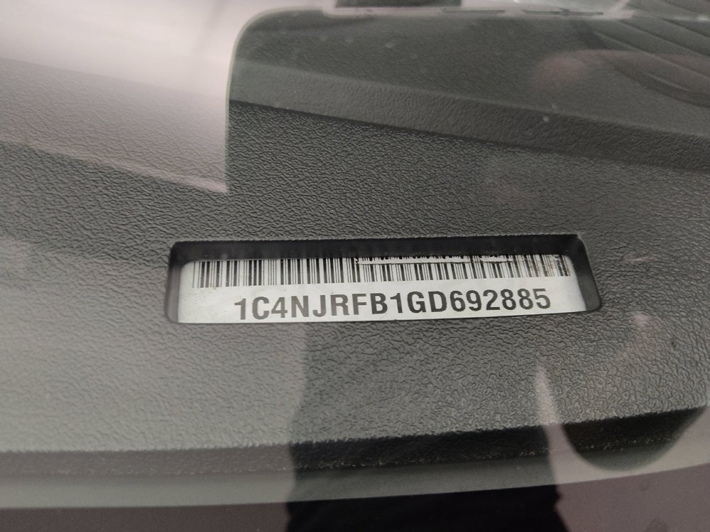 Used 2016 Jeep Patriot Latitude AWD/4WD image 33