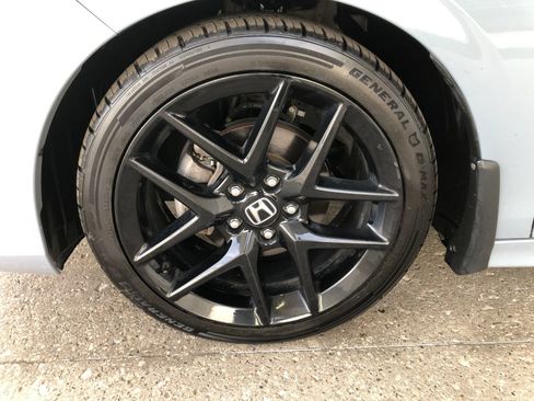 Used 2023 Honda Civic Sport image 4