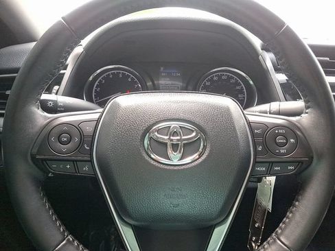 Used 2020 Toyota Camry SE FWD image 18