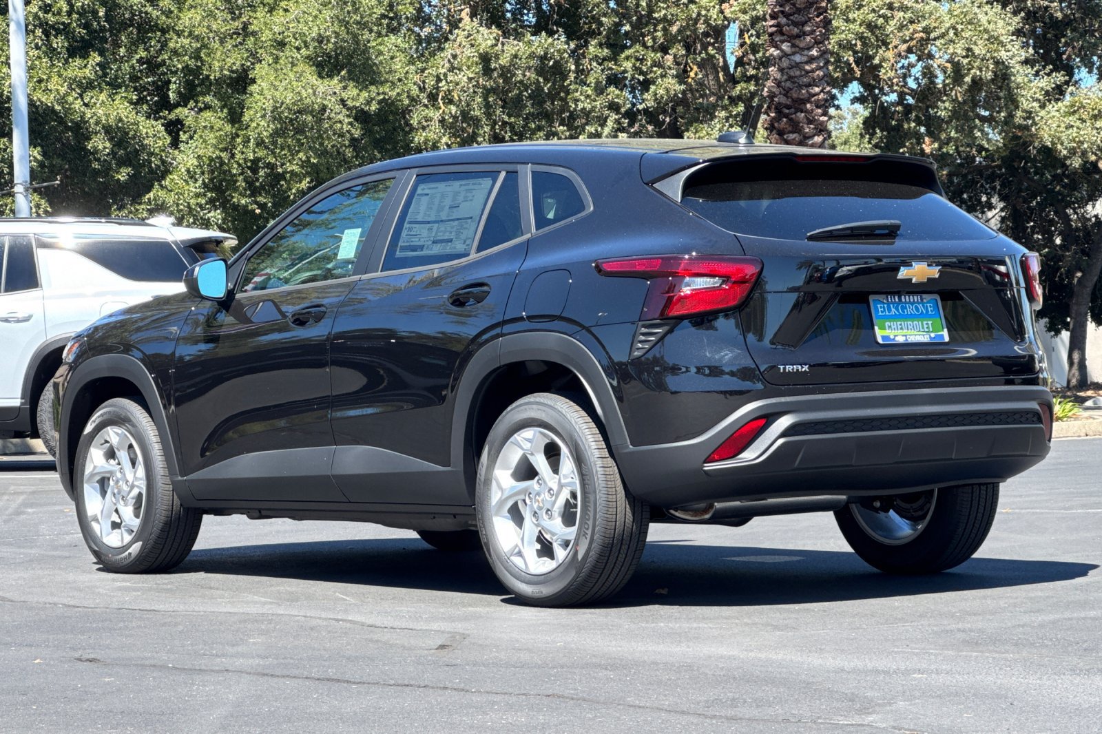 New 2026 Chevrolet Trax LS w/ LS Convenience Package FWD image 5