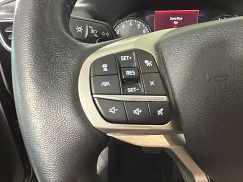 Used 2020 Ford Explorer XLT w/ Equipment Group 202A AWD/4WD image 15