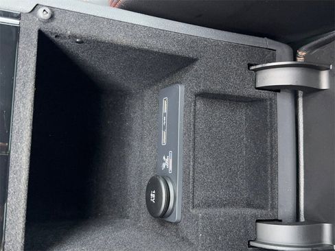 Used 2020 Jaguar F-PACE Prestige image 30