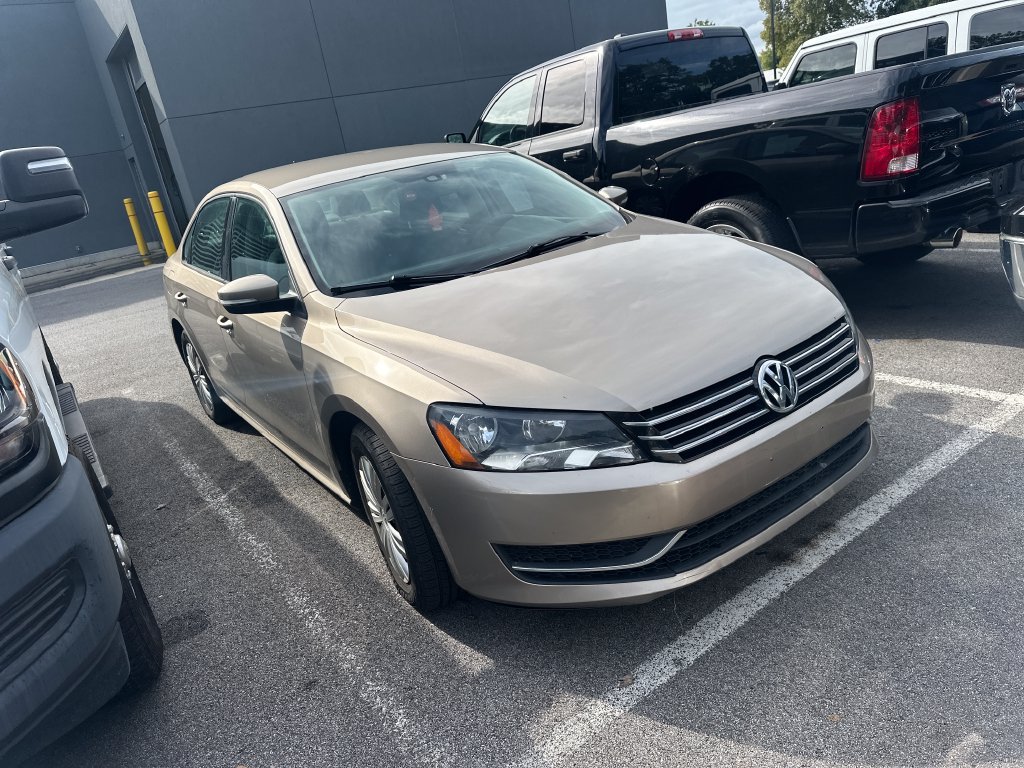 Used 2015 Volkswagen Passat 1.8T S FWD image 4