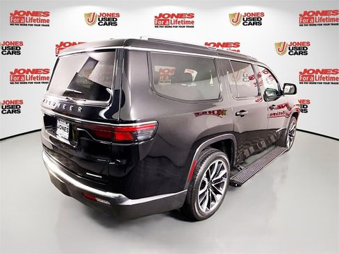 Used 2022 Jeep Wagoneer Series III w/ Premium Group I image 20