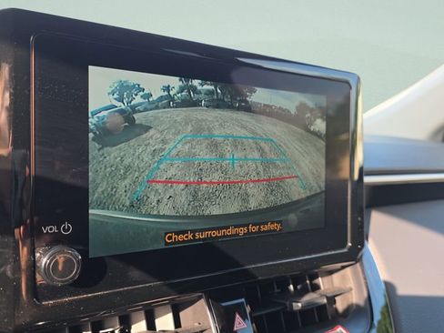 Used 2024 Toyota Corolla Cross LE FWD image 17