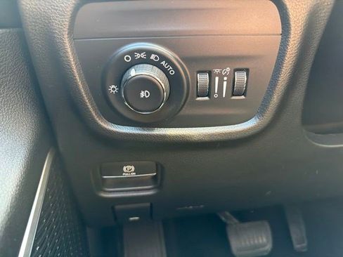 Used 2023 Jeep Grand Cherokee Limited w/ Luxury Tech Group II AWD/4WD image 31
