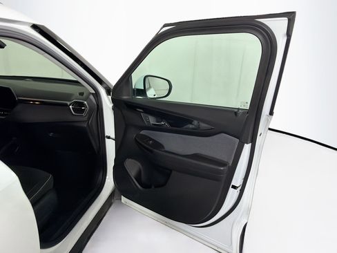 Used 2024 Chevrolet TrailBlazer LT FWD image 29