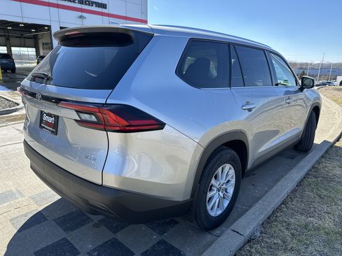 New 2026 Toyota Grand Highlander image 6