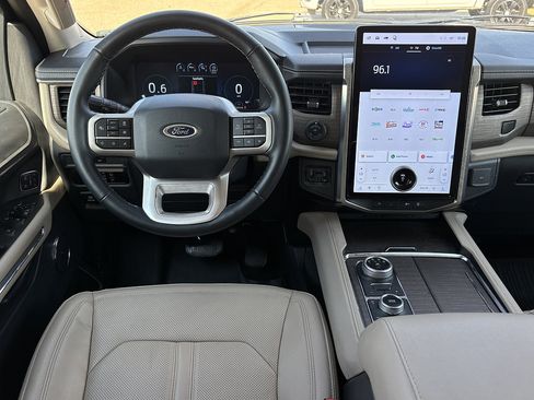 Used 2024 Ford Expedition Limited AWD/4WD image 29