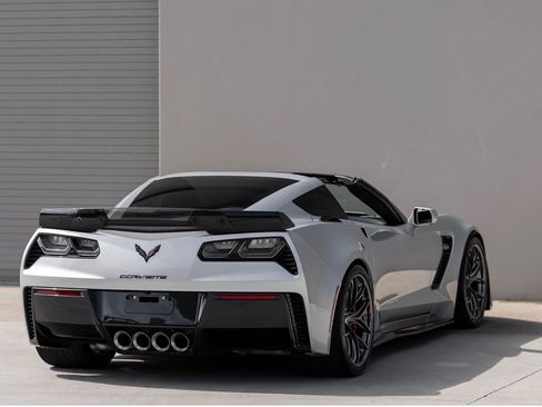 Used 2016 Chevrolet Corvette Z06 w/ 3LZ Preferred Equipment Group RWD image 13