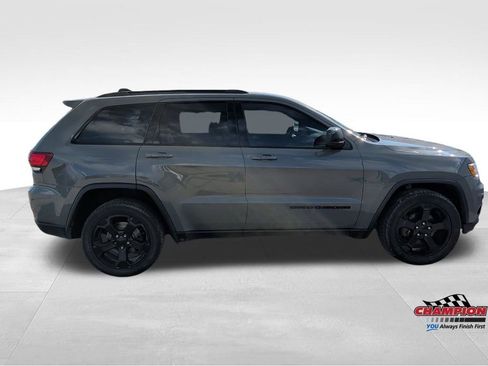 Used 2020 Jeep Grand Cherokee Laredo image 6