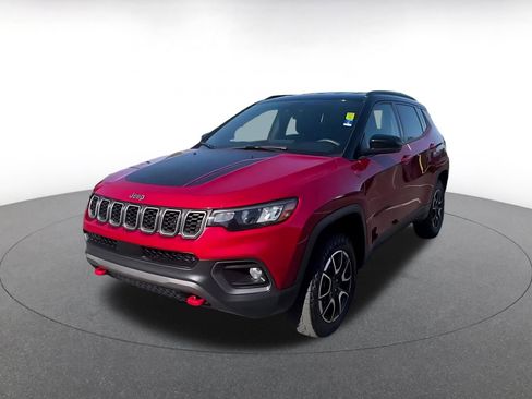 Used 2025 Jeep Compass Trailhawk AWD/4WD image 7