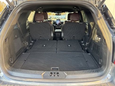 Used 2022 Ford Explorer Platinum w/ Equipment Group 601A image 9