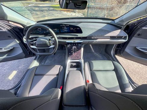 Used 2025 Lucid Air Grand Touring image 19