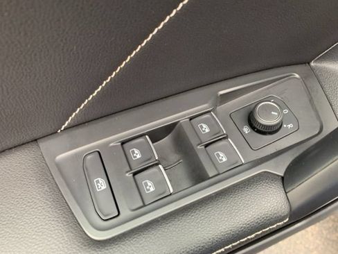 Used 2022 Volkswagen Tiguan SE R-Line FWD image 21