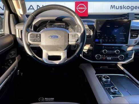Used 2024 Ford Expedition Limited image 8