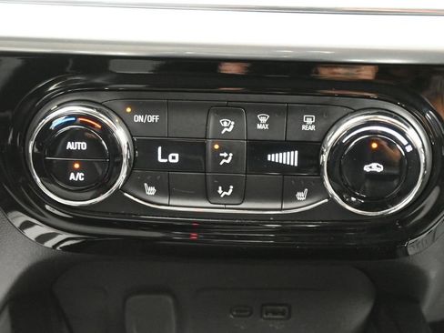 Used 2025 Chevrolet Trax LT w/ Driver Confidence Package FWD image 18