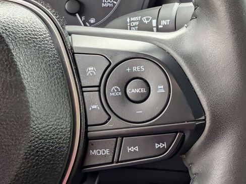 Used 2025 Toyota Corolla SE image 18