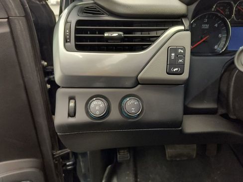Used 2020 Chevrolet Suburban LT image 28