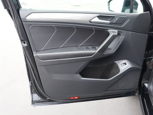 Used 2024 Volkswagen Tiguan SE R-Line FWD image 9