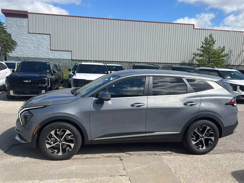 Used 2024 Kia Sportage EX FWD image 5