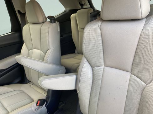 Used 2022 Subaru Ascent Premium w/ Convenience Package image 11