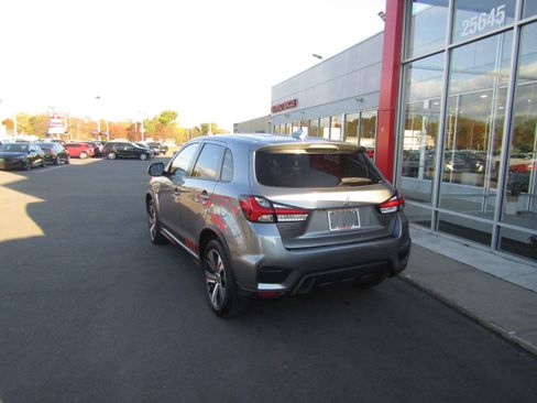 Used 2023 Mitsubishi Outlander Sport SE image 3