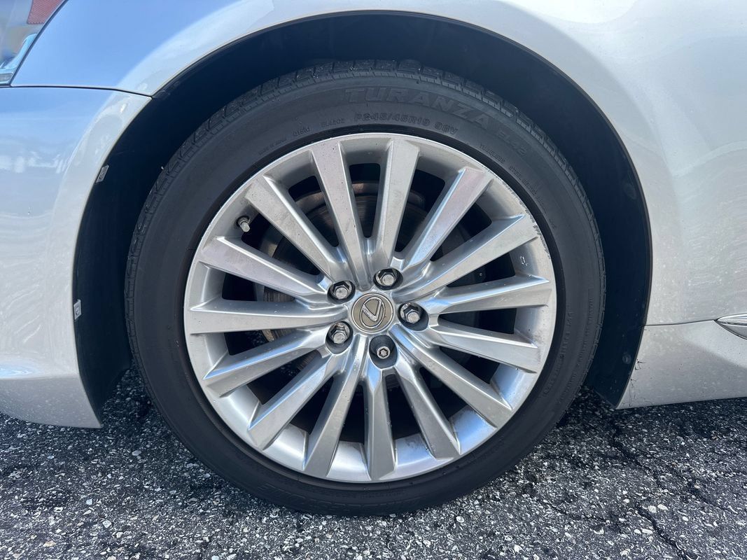 Used 2014 Lexus LS 460 w/ Comfort Package RWD image 12
