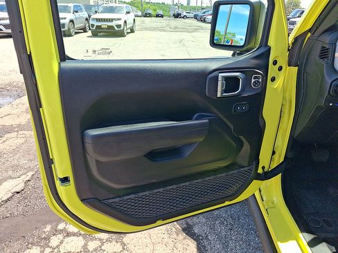 Used 2024 Jeep Wrangler Unlimited AWD/4WD image 16