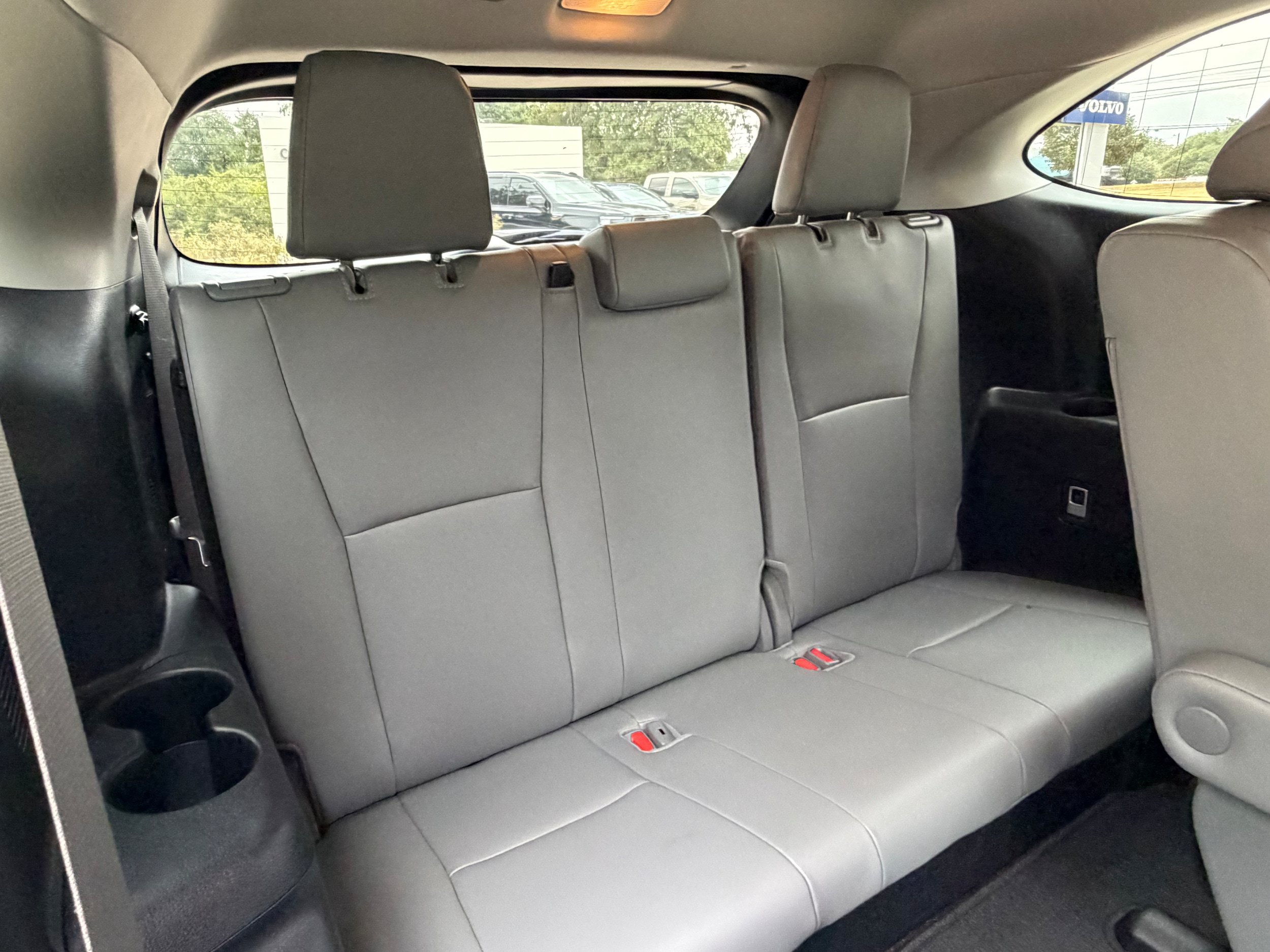 Used 2024 Toyota Highlander XLE FWD image 13