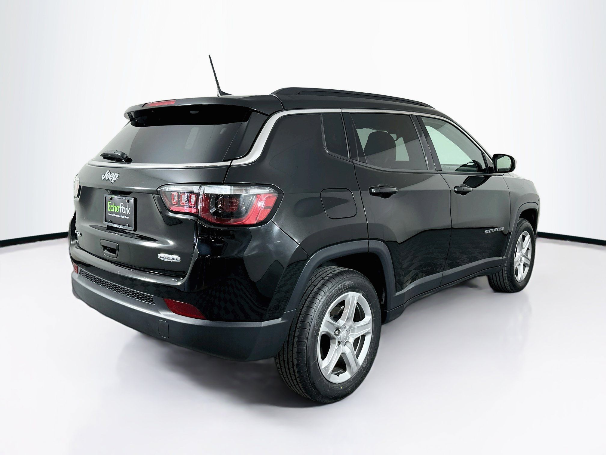 Used 2023 Jeep Compass Latitude AWD/4WD image 9