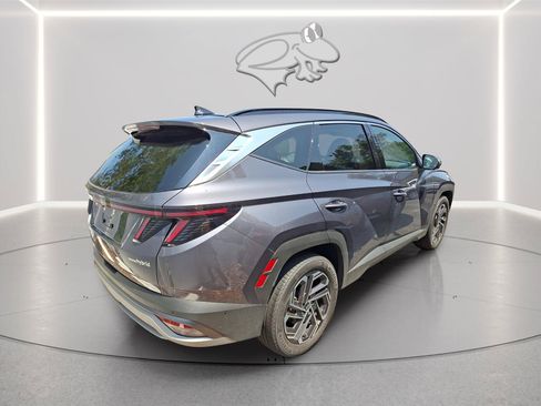 Certified 2025 Hyundai Tucson Limited AWD/4WD image 6