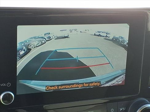 Used 2023 Toyota Highlander L image 9